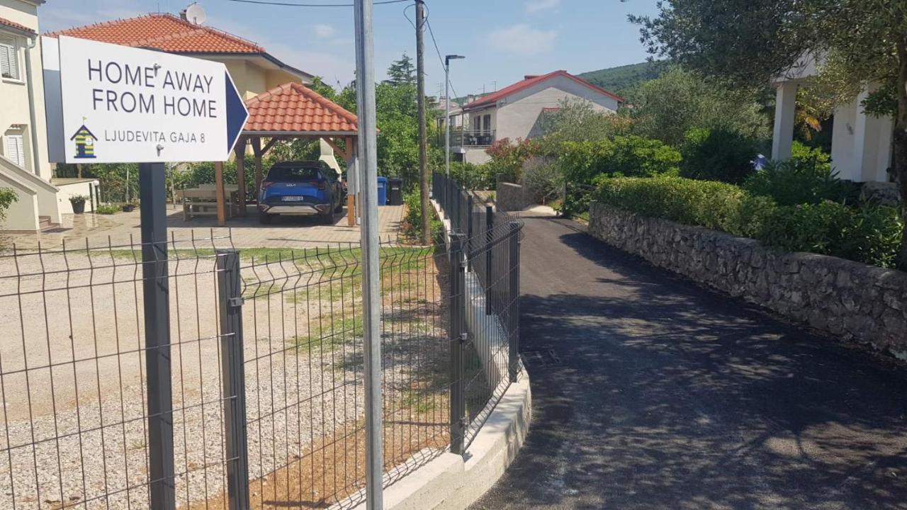 Home Away From Home With A Heated Pool Punat Exterior foto