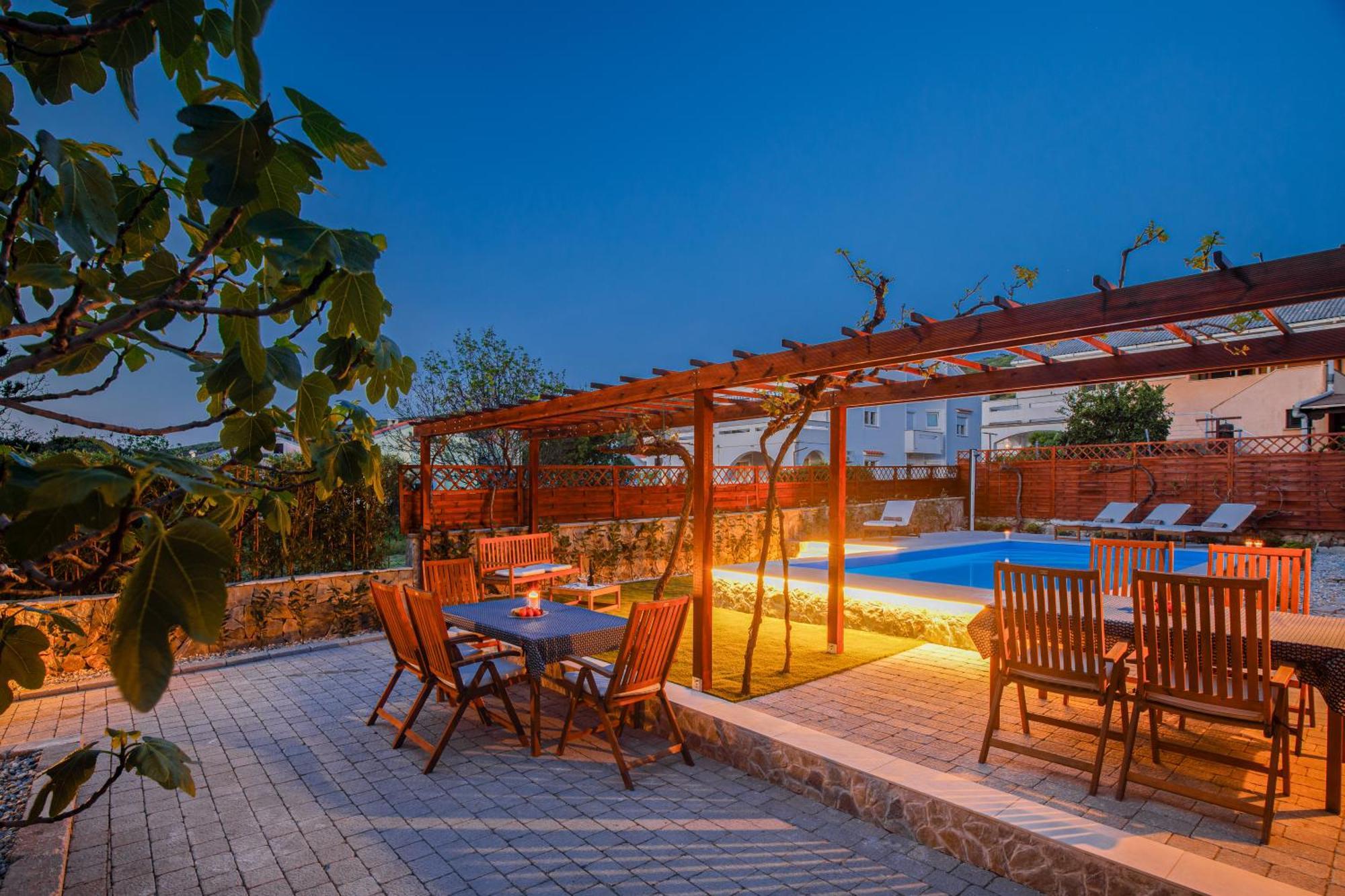 Home Away From Home With A Heated Pool Punat Exterior foto
