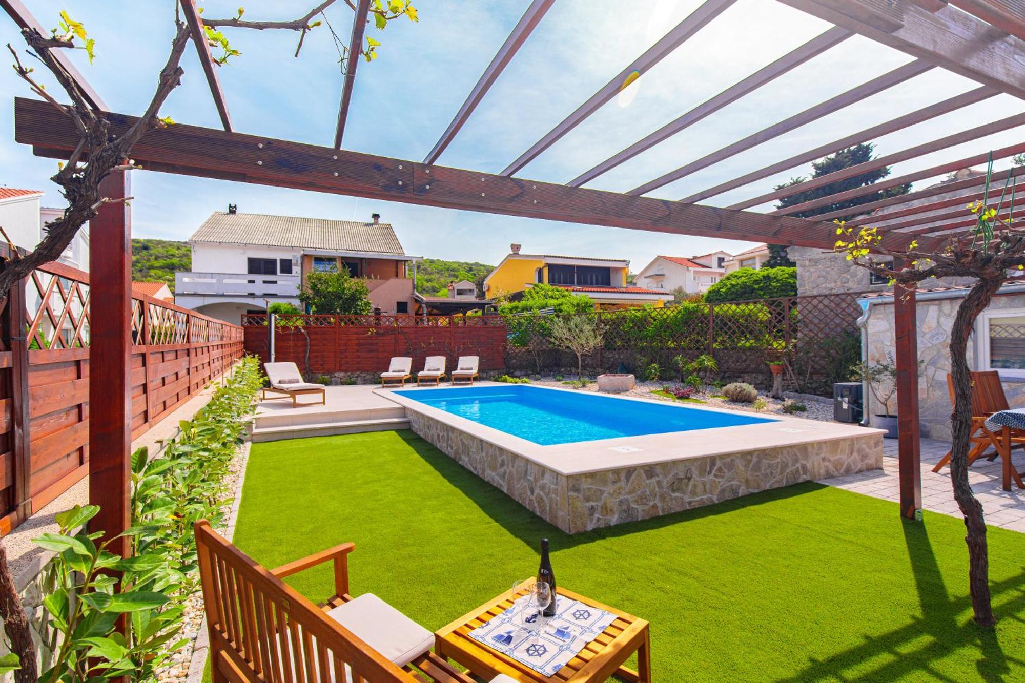 Home Away From Home With A Heated Pool Punat Exterior foto
