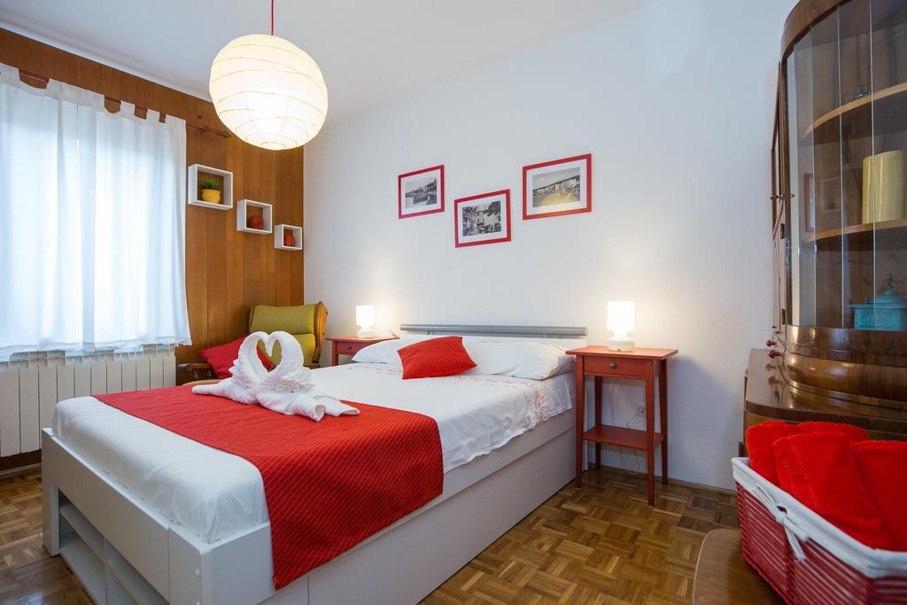 Home Away From Home With A Heated Pool Punat Exterior foto