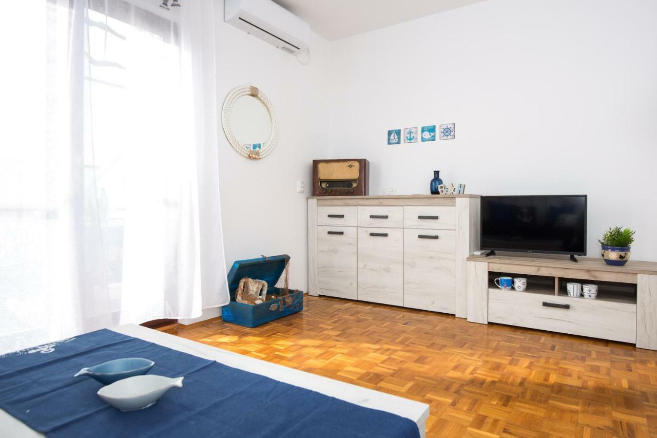 Home Away From Home With A Heated Pool Punat Exterior foto